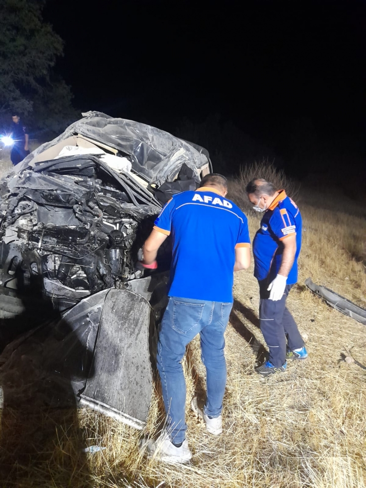 Adıyaman'da şarampole devrilen minibüsün sürücüsü yaşamını yitirdi