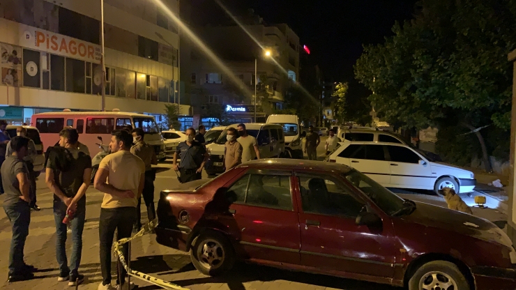 Adıyaman'da silahlı kavgadaki saçmalar otomobile isabet etti