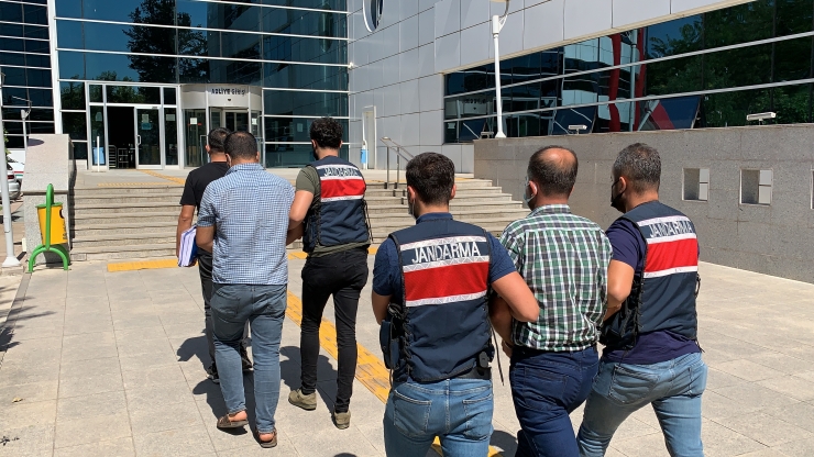 GÜNCELLEME - Adıyaman'da terör örgütü PKK üyesi olduğu öne sürülen 2 zanlıdan 1'i tutuklandı