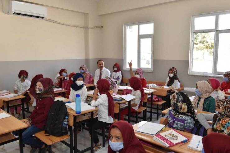 Kuveytli hayırseverlerin Şanlıurfa'da yaptıracağı 15 okuldan 9'u tamamlandı