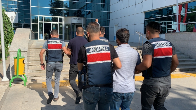GÜNCELLEME - Adıyaman'da terör örgütü PKK üyesi olduğu öne sürülen iki zanlı tutuklandı
