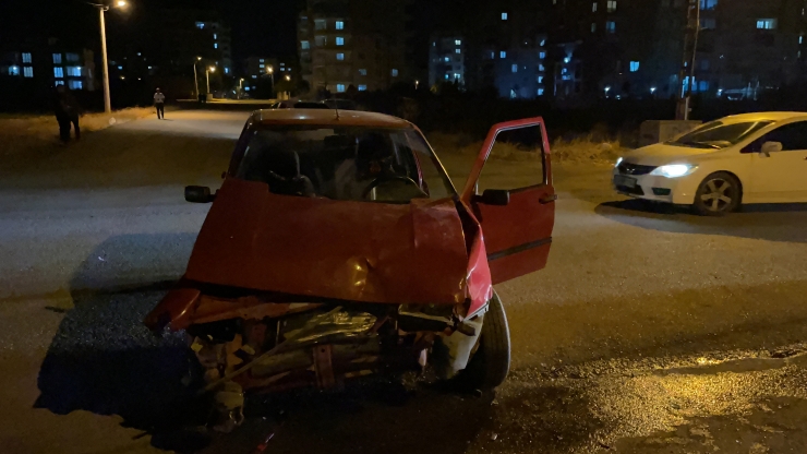 Adıyaman'da trafik kazasında 2 kişi yaralandı