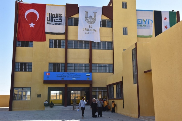 Tel Abyad'da yardım kuruluşlarınca onarımı tamamlanan okullar açıldı