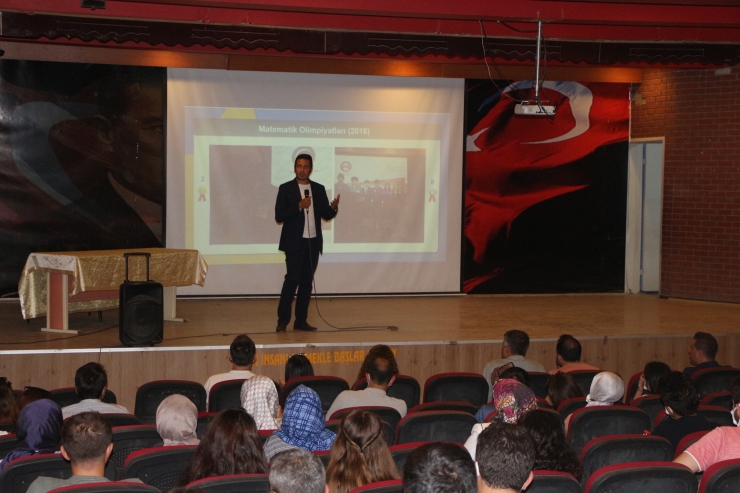 "Dünyanın en iyi"leri arasına giren öğretmen, deneyimlerini Şırnak'taki öğretmenlere aktardı