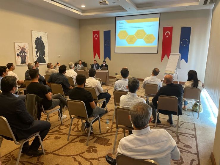 AB fonlarıyla Türk ve Suriyeli girişimcilere verilecek destekler Şanlıurfa'da tanıtıldı