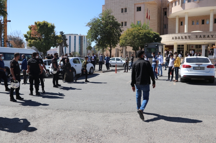 Şanlıurfa'da adliye önünde çıkan kavgada 2 kişi yaralandı
