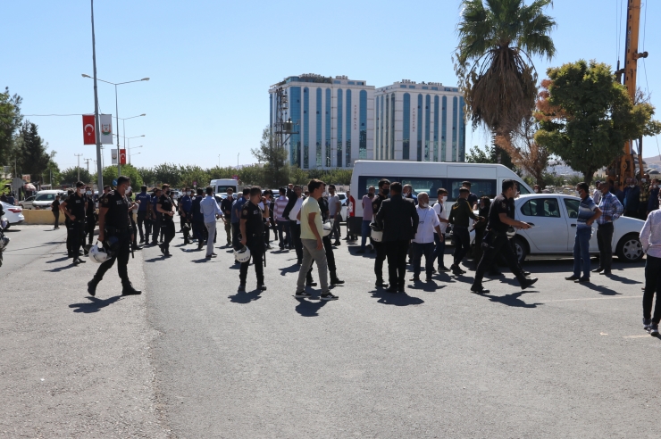 Şanlıurfa'da adliye önünde çıkan kavgada 2 kişi yaralandı