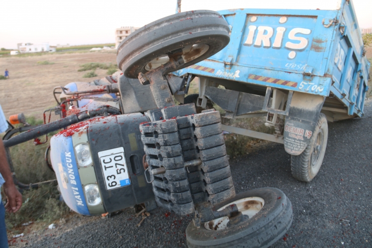 Şanlıurfa'da kamyonun çarptığı traktör römorkundaki kadın öldü
