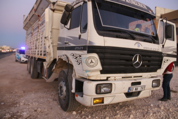Şanlıurfa'da kamyonun çarptığı traktör römorkundaki kadın öldü