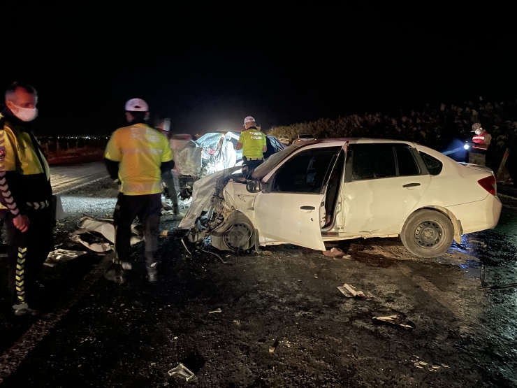 Şanlıurfa'da iki otomobilin çarpıştığı kazada 2 kişi öldü