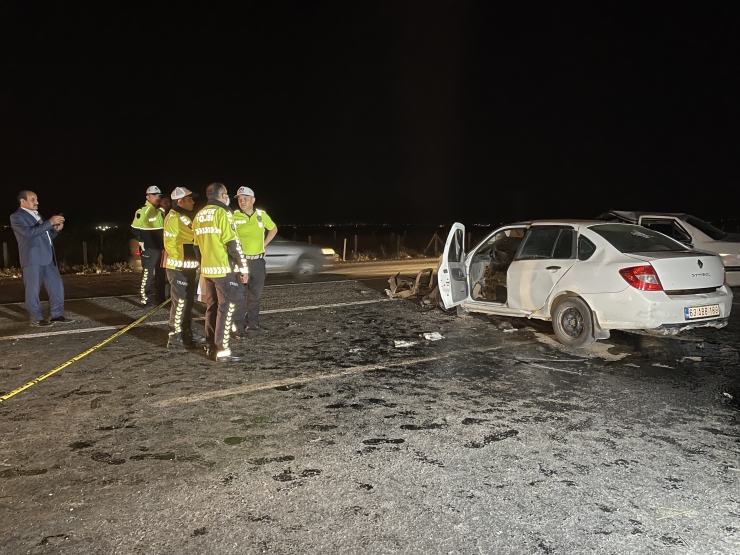 Şanlıurfa'da iki otomobilin çarpıştığı kazada 2 kişi öldü