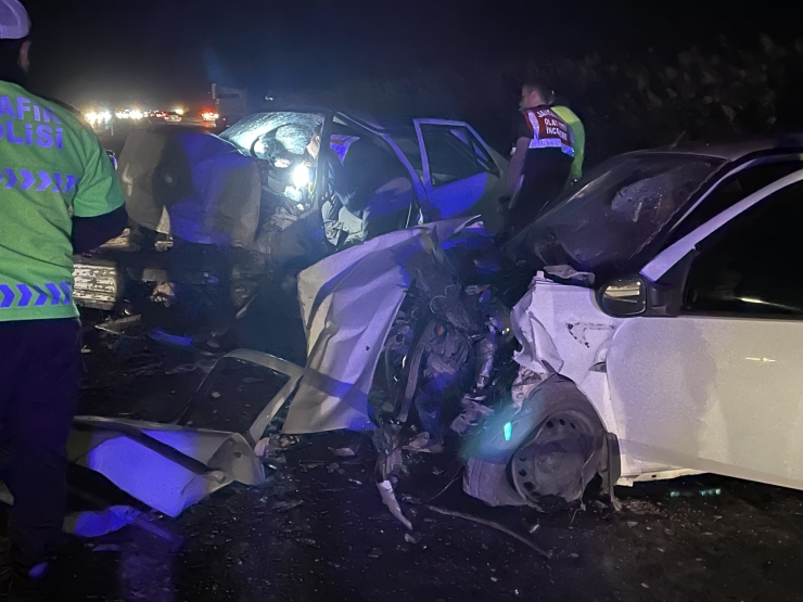 Şanlıurfa'da iki otomobilin çarpıştığı kazada 2 kişi öldü