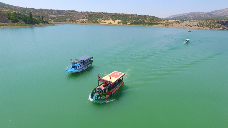 Turistlerin Takoran Vadisi'ne ilgisi tur teknelerinin sayısını artırdı
