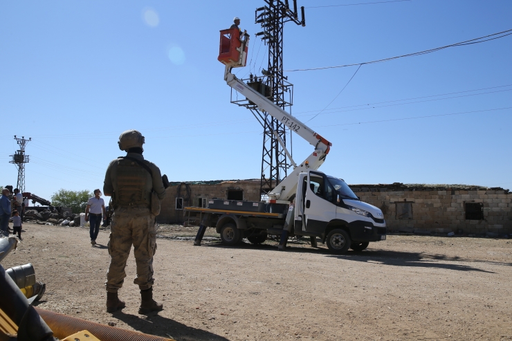 Şanlıurfa'nın kırsal mahallelerinde jandarma eşliğinde kaçak elektrik denetimi