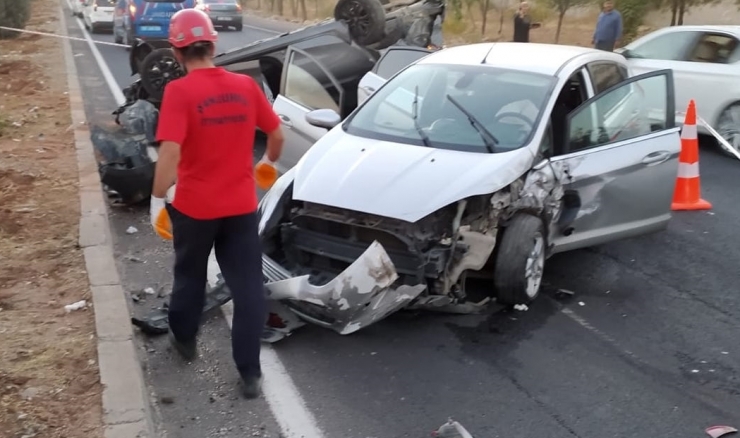 Şanlıurfa'da çarpışan iki otomobildeki 4 kişi yaralandı