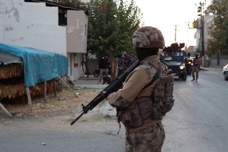 Adıyaman'da özel harekat destekli narkotik operasyonunda 5 kişi yakalandı