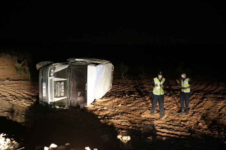 Şanlıurfa'da öğrenci servisinin devrilmesi sonucu 1 kişi öldü, 5 kişi yaralandı