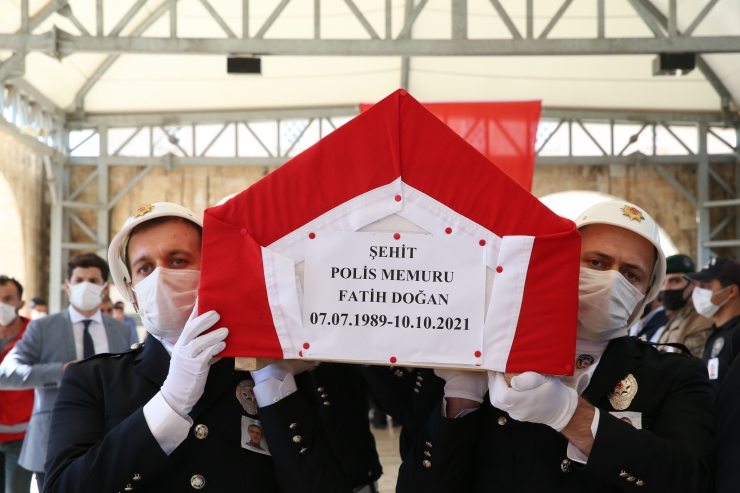 Şehit polis Fatih Doğan, Adıyaman'da son yolculuğuna uğurlandı