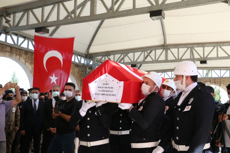 Şehit polis Fatih Doğan, Adıyaman'da son yolculuğuna uğurlandı