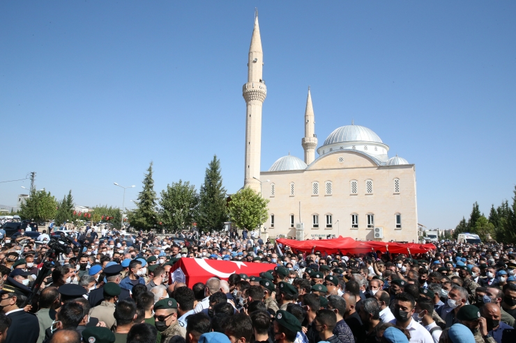 Şehit polis Fatih Doğan, Adıyaman'da son yolculuğuna uğurlandı