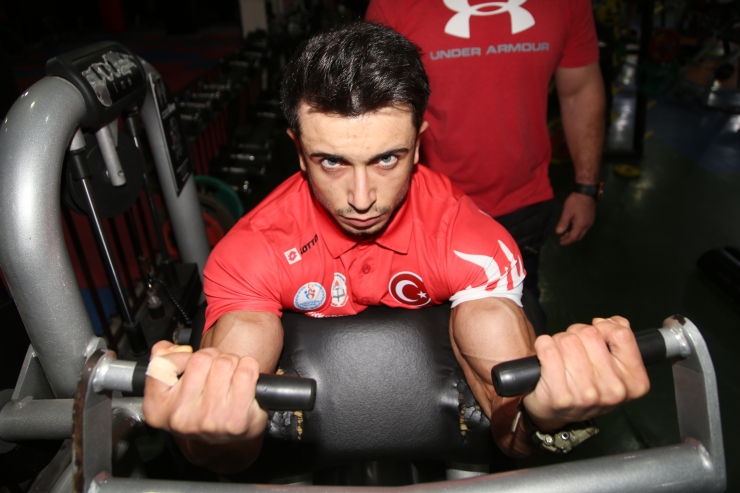Kilo vermek için başladı, vücut geliştirmede Türkiye şampiyon oldu