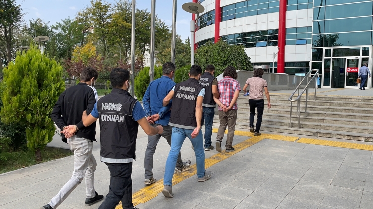 GÜNCELLEME- Adıyaman'da uyuşturucu operasyonunda gözaltına alınan 3 zanlıdan 2'si tutuklandı