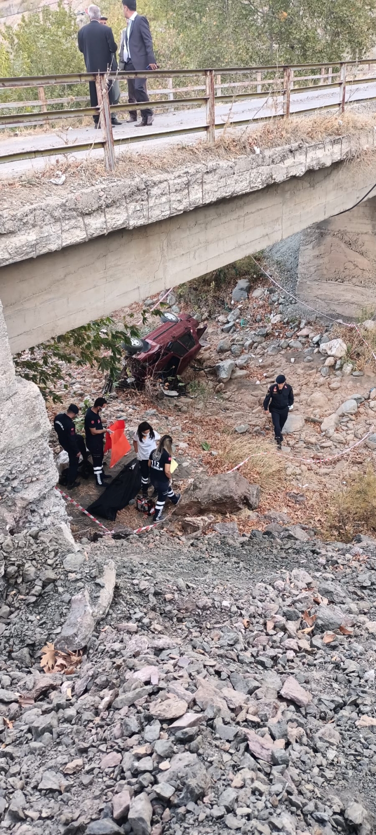 Adıyaman'da şarampole devrilen otomobilin sürücüsü öldü