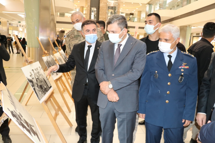 Batman'da "Atatürk" temalı fotoğraf sergisi açıldı