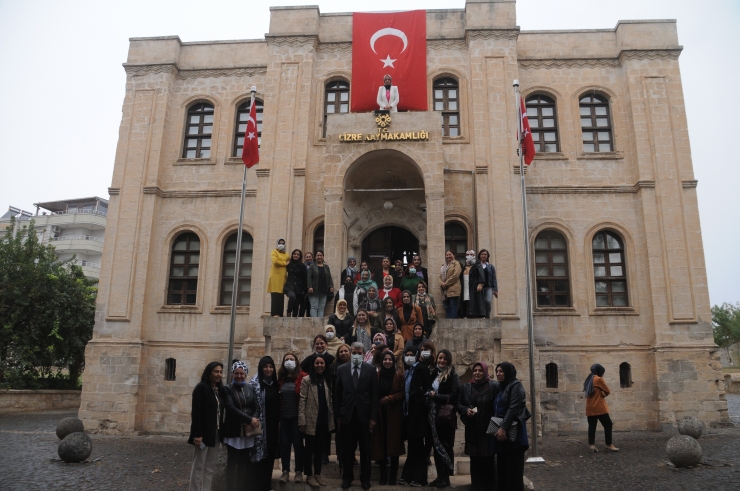 81 ilden gelen kadınlar Şırnak'ta tarihi ve turistik yerleri gezdi