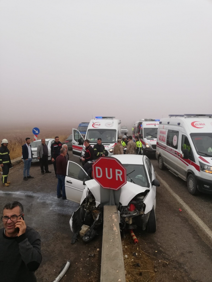 GÜNCELLEME - Adıyaman'da trafik kazasında 1 kişi öldü, 5 kişi yaralandı