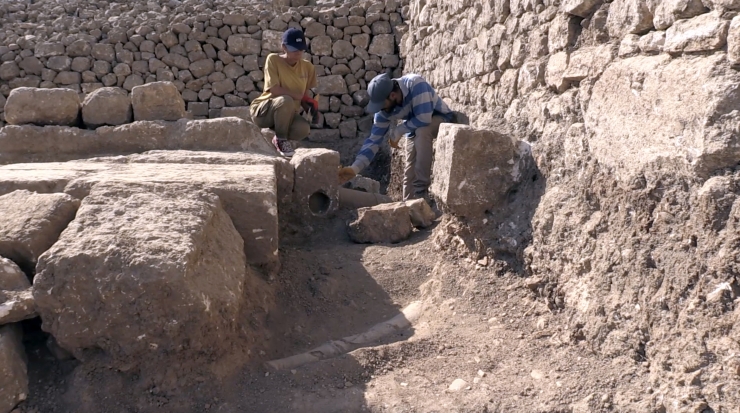 Perre Antik Kenti'ndeki kazılarda 1400 yıllık şarap işliği tespit edildi