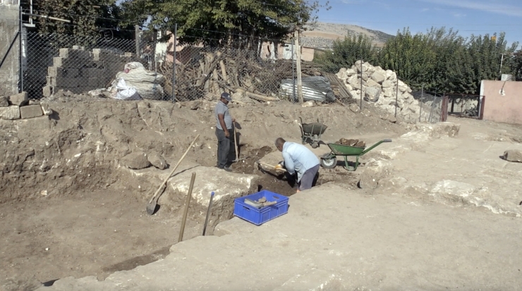 Perre Antik Kenti'ndeki kazılarda 1400 yıllık şarap işliği tespit edildi