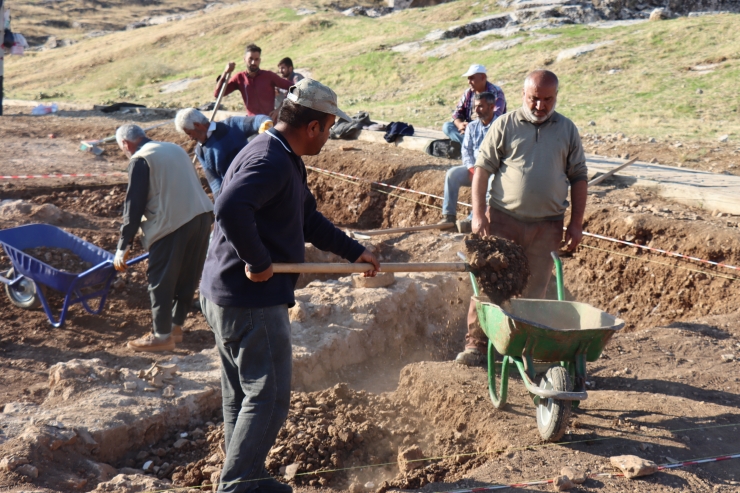 Perre Antik Kenti'ndeki kazılarda depremde yıkılmış yapı bulundu