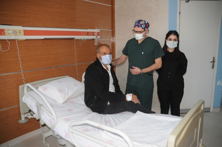 Cizre'de bağırsakları dönen 61 yaşındaki hasta, ameliyatla sağlığına kavuştu