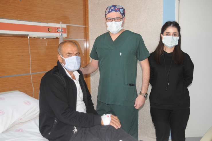 Cizre'de bağırsakları dönen 61 yaşındaki hasta, ameliyatla sağlığına kavuştu