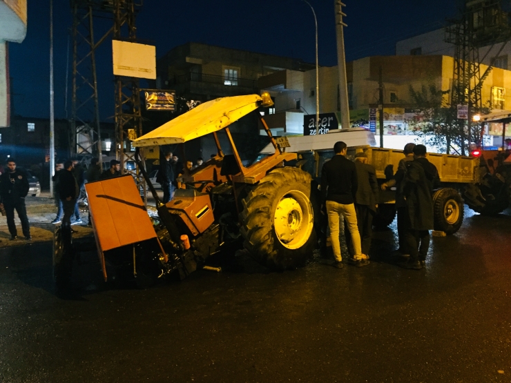 Şanlıurfa'da otomobil ile traktörün çarpışması sonucu 4 kişi yaralandı