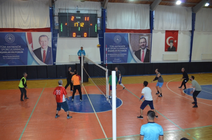 Adıyaman'da Öğretmenler Günü anısına voleybol turnuvası