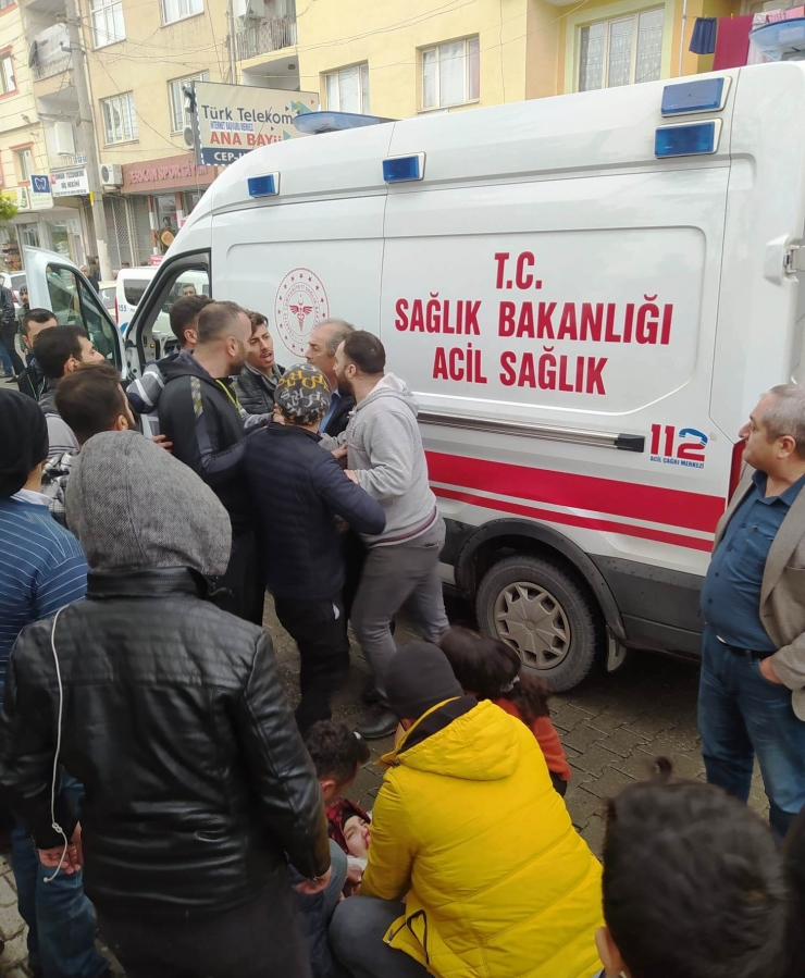 Adıyaman'da hafif ticari aracın çarptığı 2 kardeş yaralandı