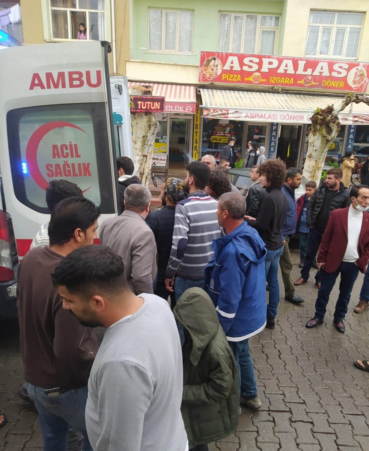 Adıyaman'da hafif ticari aracın çarptığı 2 kardeş yaralandı