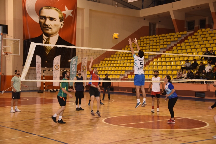 Şehit öğretmen Aybüke Yalçın anısına düzenlenen voleybol turnuvası tamamlandı