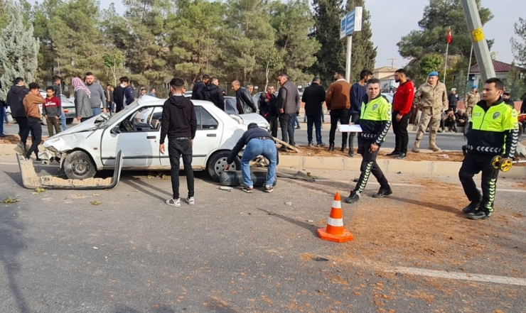 Şanlıurfa'da 4 aracın karıştığı trafik kazasında 1 kişi hayatını kaybetti