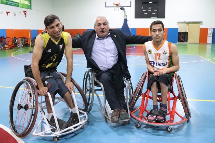 Ailesinden gizli başladığı basketbol, engelli Abdullah'ın hayatını değiştirdi