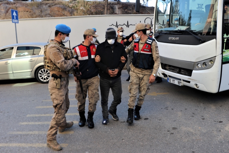 Şanlıurfa'da sahte EFT dekontuyla dolandırıcılık yapan 5 şüpheli yakalandı