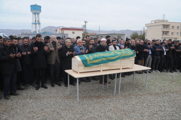 Silahlı saldırıda öldürülen eski AK Parti İlçe Başkanının kardeşinin cenazesi toprağa verildi