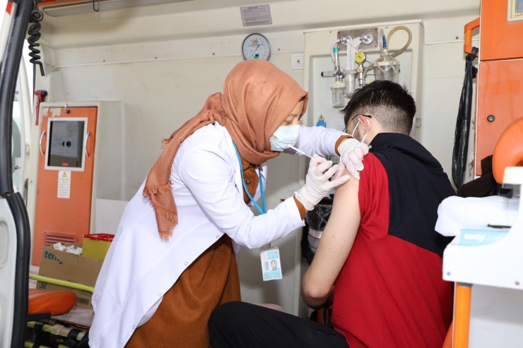 Göbeklitepe'de aşı standı açıldı