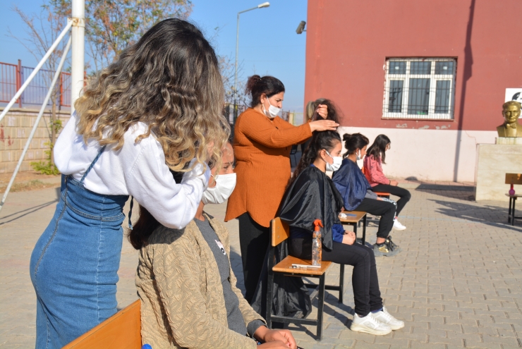 Şırnak'ta kuaförler köy çocuklarının saç bakımı için seferber oldu