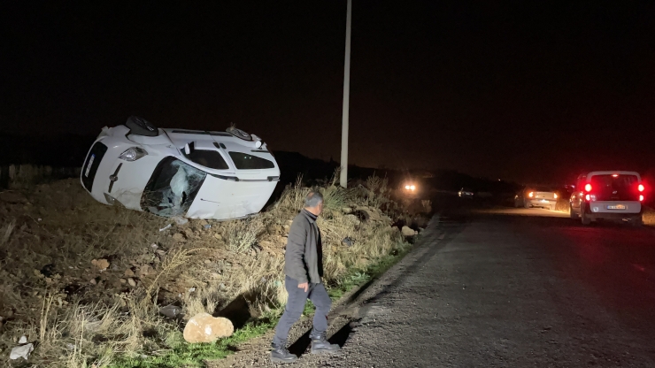 Adıyaman'da devrilen hafif ticari araçtaki 1 kişi yaralandı