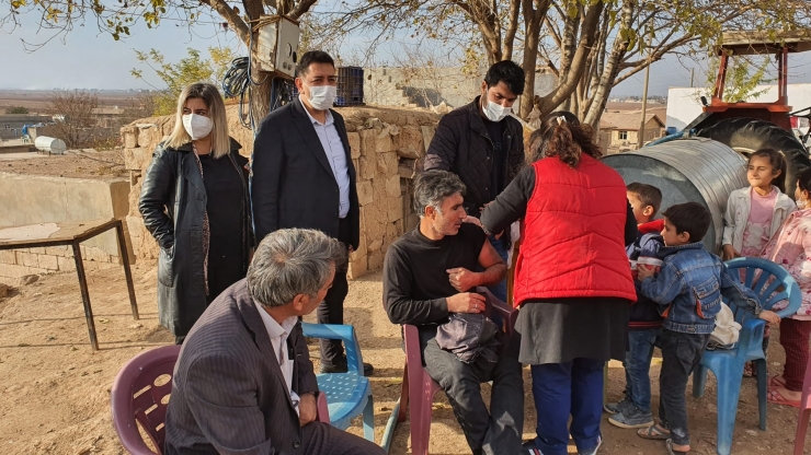 Şanlıurfa'da mobil ekiplerin kırsal mahallerde aşı çalışması devam ediyor