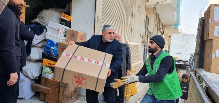 Şanlıurfa'dan Suriye'ye 2 tır insani yardım malzemesi gönderildi