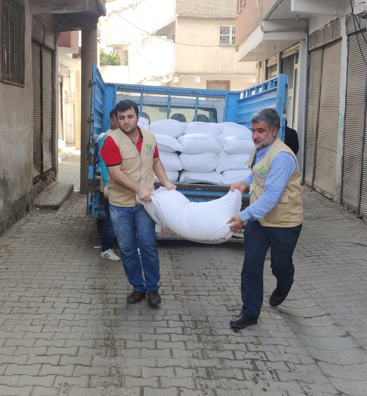 Help Yetim İnsani Yardım Organizasyonu'ndan Cizre'deki ailelere gıda yardımı